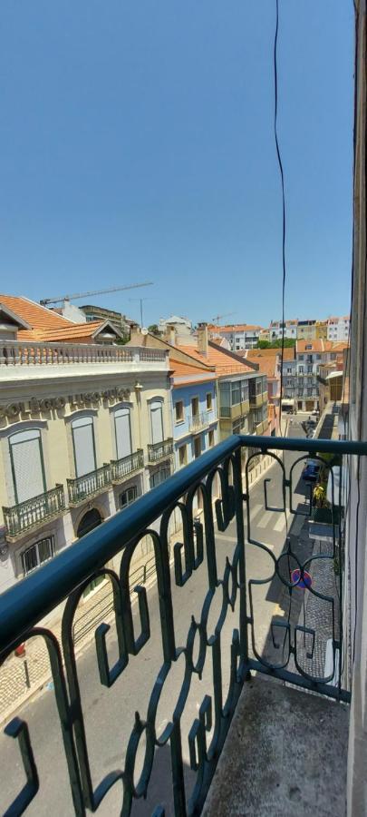 Portuguese Apartment In The Heart Of Лиссабон Экстерьер фото